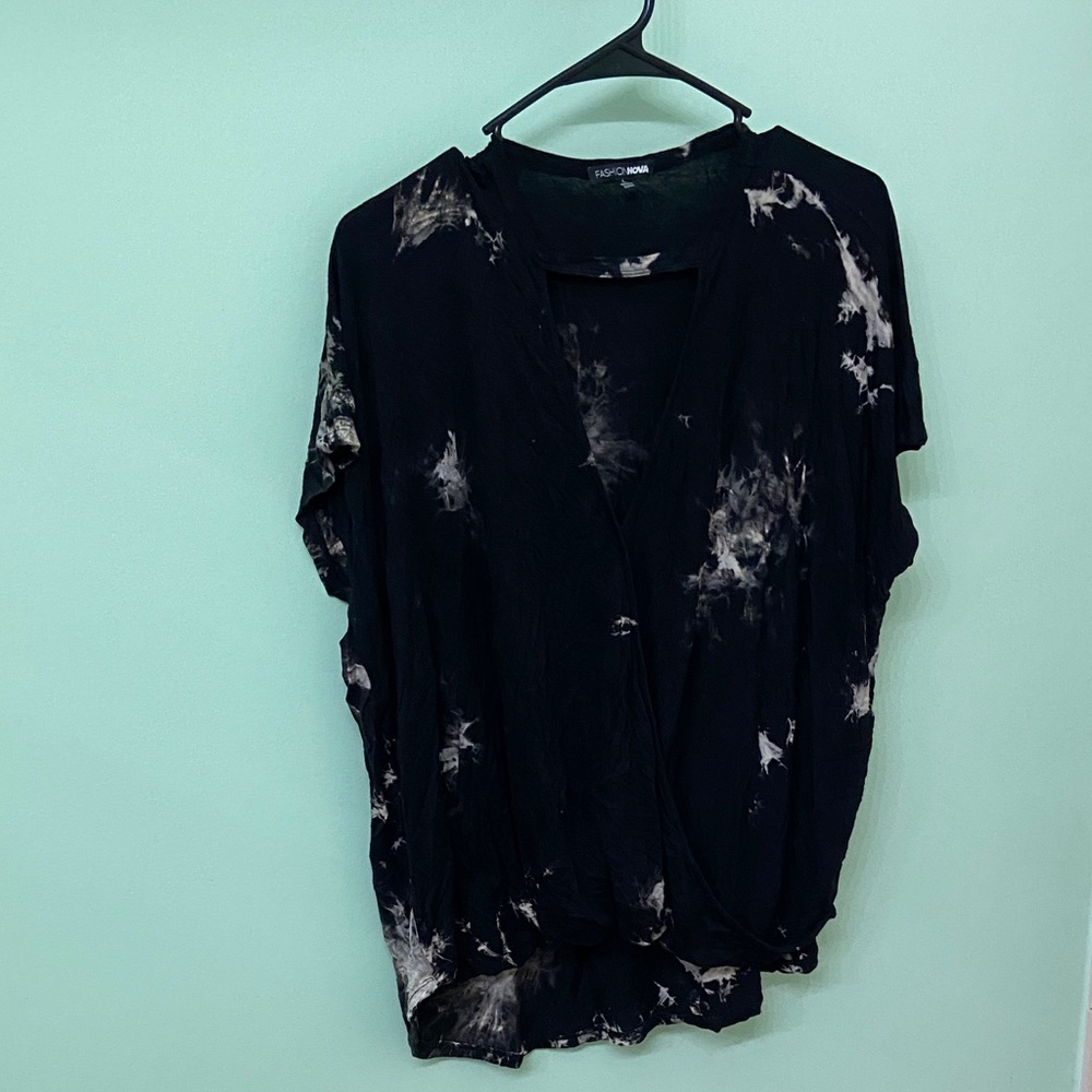 Fashion Nova Black Tie-Dye Draped V-Neck Top